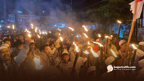 Masyarakat Puncak Bogor Meriahkan Tahun Baru Islam H Dengan Pawai Obor