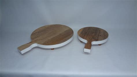 Brown Round Wooden Chopping Board With Handle And Legs For Home At Rs