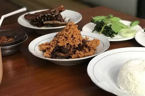 UWENAK PUOL Intip 5 Kuliner Bebek Goreng Di Malang Dengan Rasa Yang