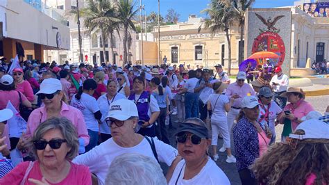 Se forma la Marea Rosa en Mazatlán para defender a la democracia