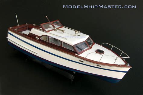 Model Of The Popular Cruiser Boat Owens Flagship 31