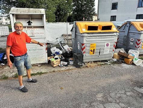 Voltana Chili Di Rifiuti Fuori Dai Cassonetti