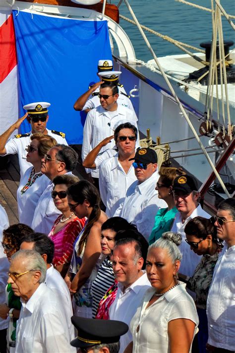 Zarpa el buque escuela Cuauhtémoc para iniciar el crucero de