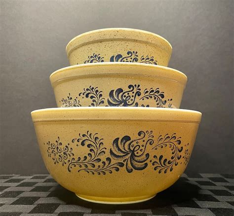 Vintage Pyrex Homestead Speckled Mixing Bowl Set Of