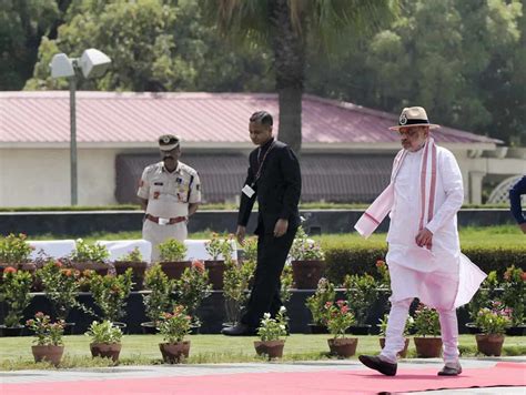 Amit Shah Pays Tribute At Police Memorial