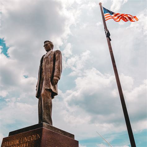 Abraham Lincoln Statue | War Memorial Center