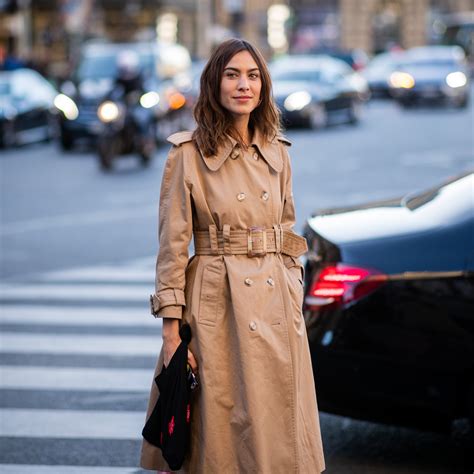 Arriba 77 Imagen Celebrity Burberry Trench Coat Abzlocalmx