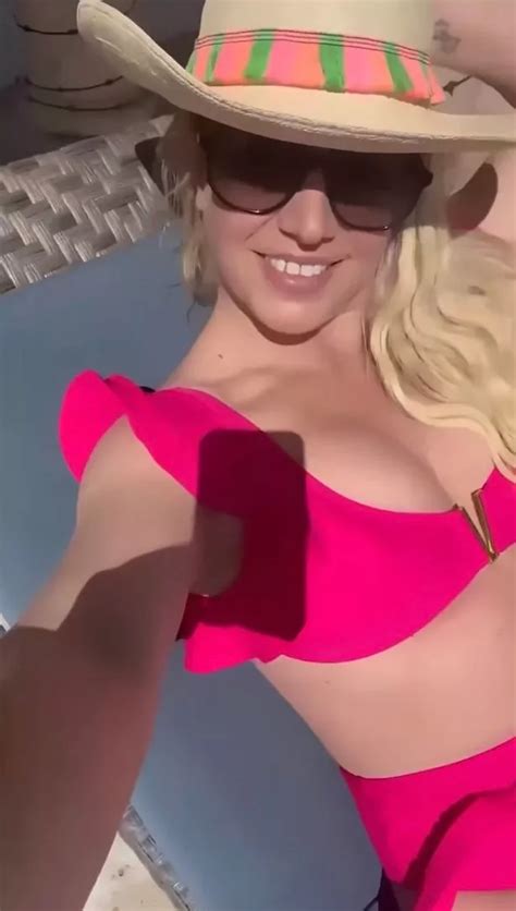 Britney Spears Makes History With Tiny Pink Bikini For Suns Out Buns Out Snap Daily Star