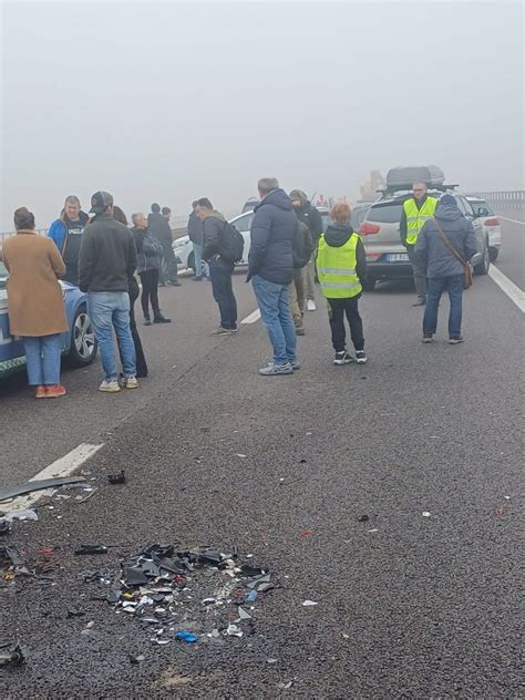 Maxi Tamponamento Nella Nebbia A Mantova Nord 30 Veicoli Coinvolti E15