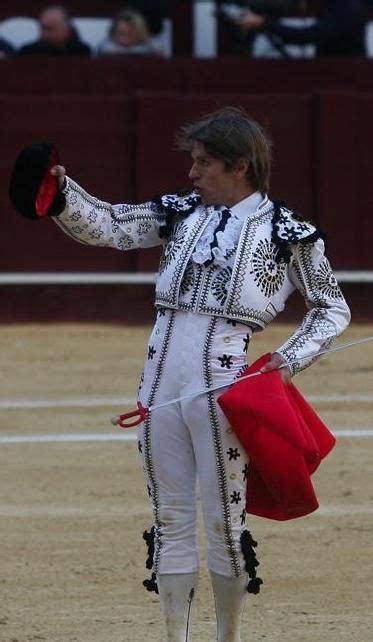 HISTORIA DEL VESTIDO O TRAJE DE LUCES DEL TORERO TALEGUILLA