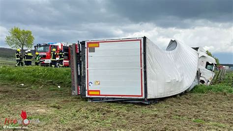 Bgld Eine Tote bei Lkw Pkw Frontalzusammenstoß auf der B 50 in Jois