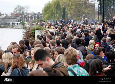 Spectator Crowds Hi Res Stock Photography And Images Alamy