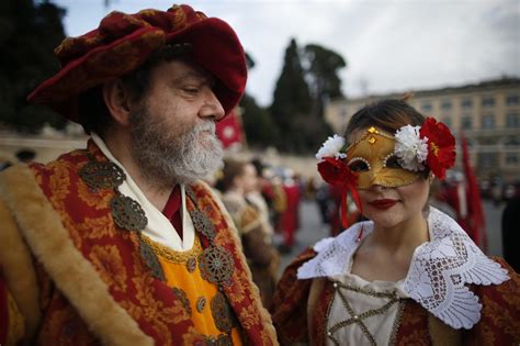 Sfilata E Fuochi Dartificio Per Il Carnevale Romano Corriere It