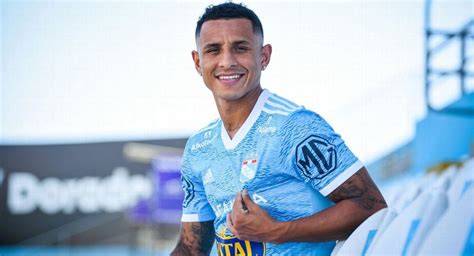 Yoshimar Yotún Extendió Contrato Con Sporting Cristal Hasta El 2026