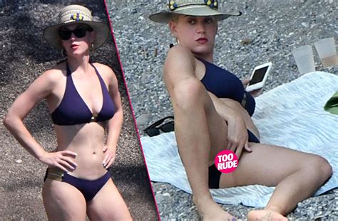 Katy Perry Flaunts Her Body In Sexy Bikini Pics