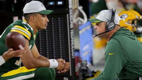 Jordan Love: Packers QB's status uncertain after shoulder injury