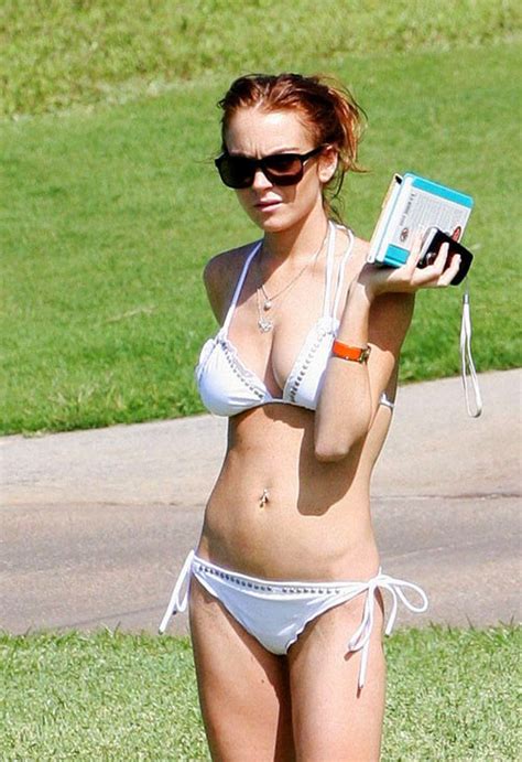 Lindsay Lohan Showing Her Nice Tits And Upskirt Paparazzi Pictures Porn Pictures XXX Photos