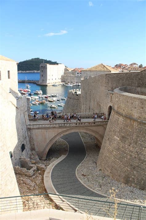 Castle of Dubrovnik editorial image. Image of snake, town - 99792530