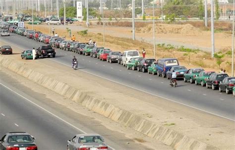 Petrol Queues Return To Abuja