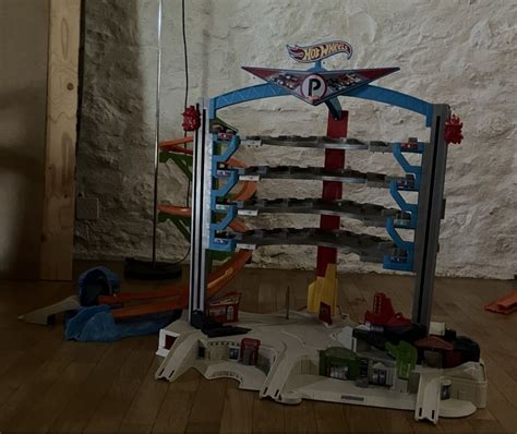 Hot Wheels Autogarage Gebraucht in Biberstein für CHF 16 nur Abholung auf Ricardo kaufen