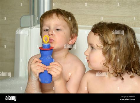Children In Bath Stock Photo Alamy