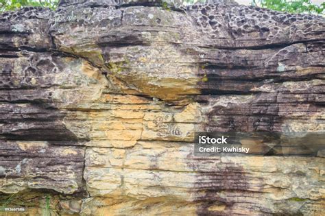 Pola Abstrak Batuan Sedimen Yang Dibentuk Oleh Deposisi Dan Semenasi ...