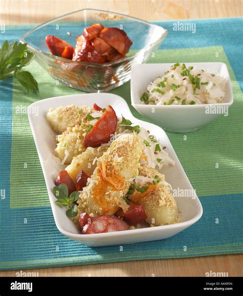 Brioches De Pommes De Terre Avec La Choucroute Photo Stock Alamy