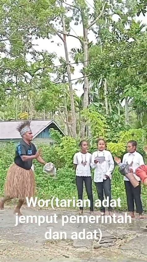 Tarian Wor Daerah Biak Papua Jemput Pemerintah Dan Adat Youtube