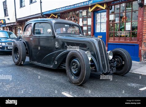 Hot Rod Mit V Motor Stockfotografie Alamy