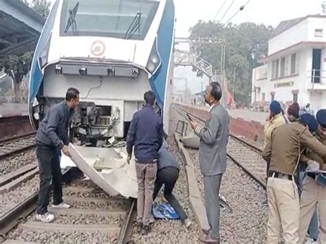 Vande Bharat Express Train Accident Again Front Part Train Broken फिर