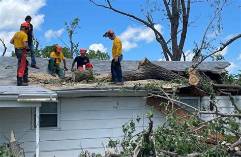 Oklahoma Baptist Disaster Relief Volunteers Bring Hope Help After Deadly Tornadoes The