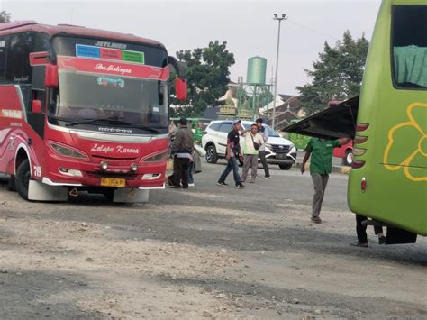 Puncak Arus Mudik Diperkirakan Pada Kamis Malam Pemudik Mulai Terlihat