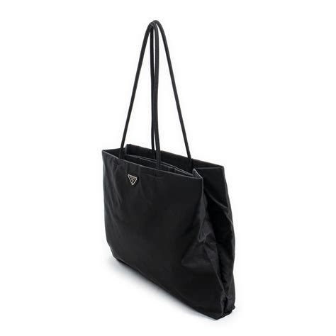 Prada Flat Shopping Tote En Noir Toile Nylon Brandco Paris