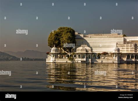 Lake palace Hotel, Udaipur Stock Photo - Alamy