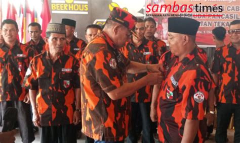 Mayadi Satar Lantik PAC Pemuda Pancasila Kecamatan Tekarang - sambas times