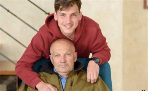 Madre Ripudia Il Figlio Gay Ma Il Nonno Lo Difende E Caccia La Donna Quella Contro Natura Sei