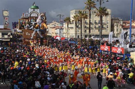 Carnevale di Viareggio 2024 grande festa per il Martedì Grasso Corso