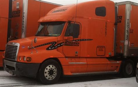 Trucking: Schneider Trucking School