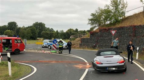 Schwerer Unfall Bei Morles Porsche Fahrer Rammt Zwei