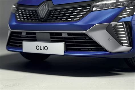 Renault Clio Il Restyling Che Cambia Il Look E Aggiunge L Esprit