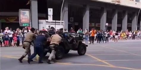 Tanque Estraga No Meio Do Desfile Em Niter I E Precisa Ser Empurrado