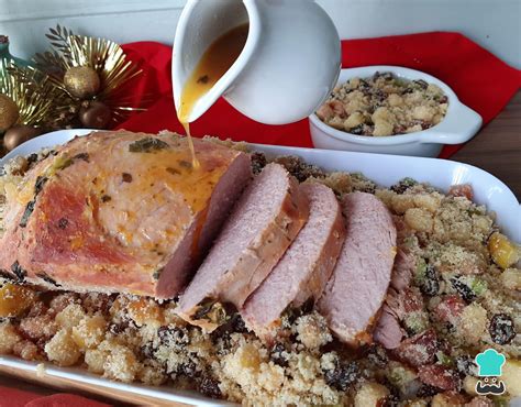 Pernil suíno ao forno farofa de frutas para o Natal