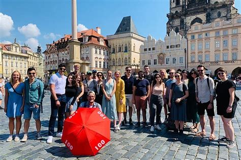 2025 プラハの人気スポット 旧市街、ユダヤ人街、カレル橋 チップ制ツアー、提供元：real Prague Guides チェコ