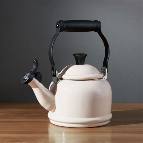 Le Creuset Demi 1 25 Qt Cream Stovetop Whistling Tea Kettle Reviews