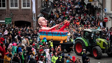 Debatte Um Mottowagen D Sseldorf Nichts Von Karneval Verstanden