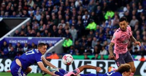 Everton Rescue Draw At Leicester But Foxes Climb Out Of Bottom Three