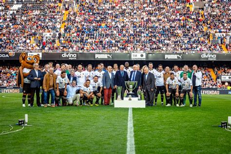 Tarde mágica en el Camp de Mestalla con el Partido de Leyendas del Triplete