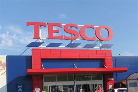 ZNIKA kolejny sklep TESCO w Warszawie Wiemy która sieć go zastąpi