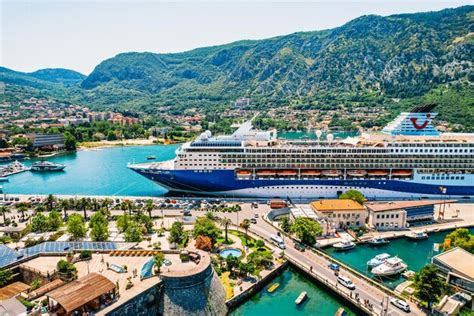 La bahía de Kotor es uno de los lugares más hermosos del mar Adriático