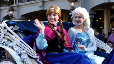 Elsa And Anna On Ice Disneys Frozen A Hit On Stage Too